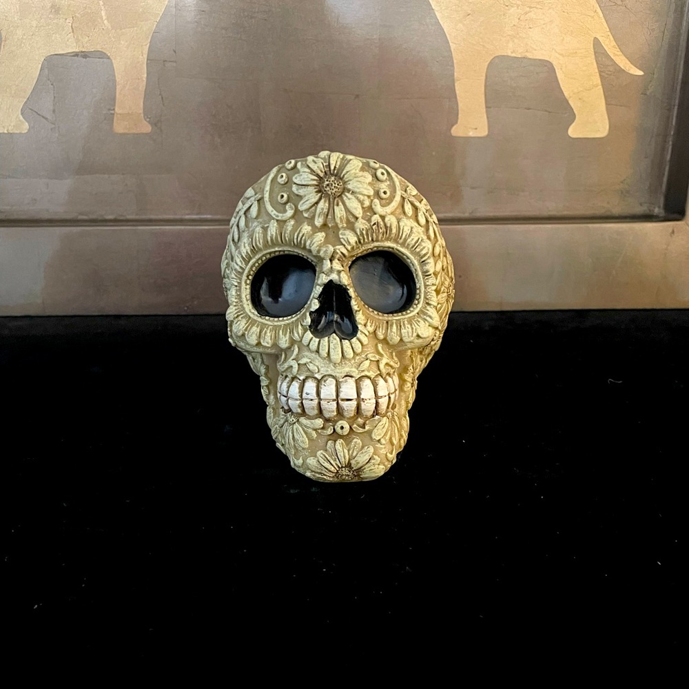 Skull shaped ashtray.